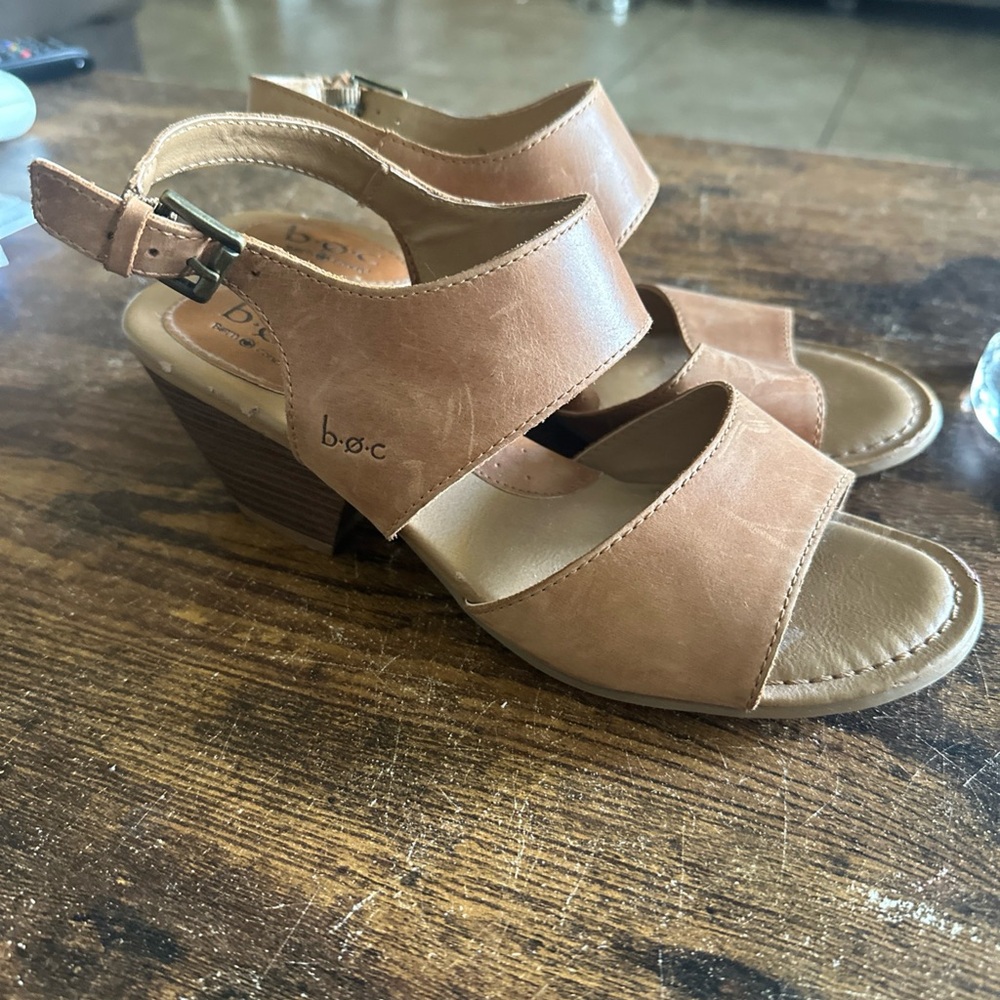 Born BOC Angulo Sandals Women 7M Tan Leather Comfort Block Heel‎ Minimalist Boho